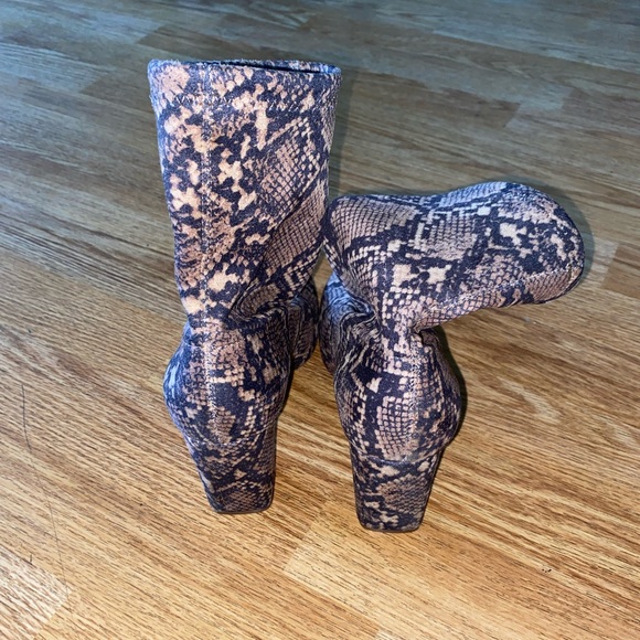 ✨2/$15 H&M 7.5 Snake Print pull-on booties Brown - Picture 6 of 13